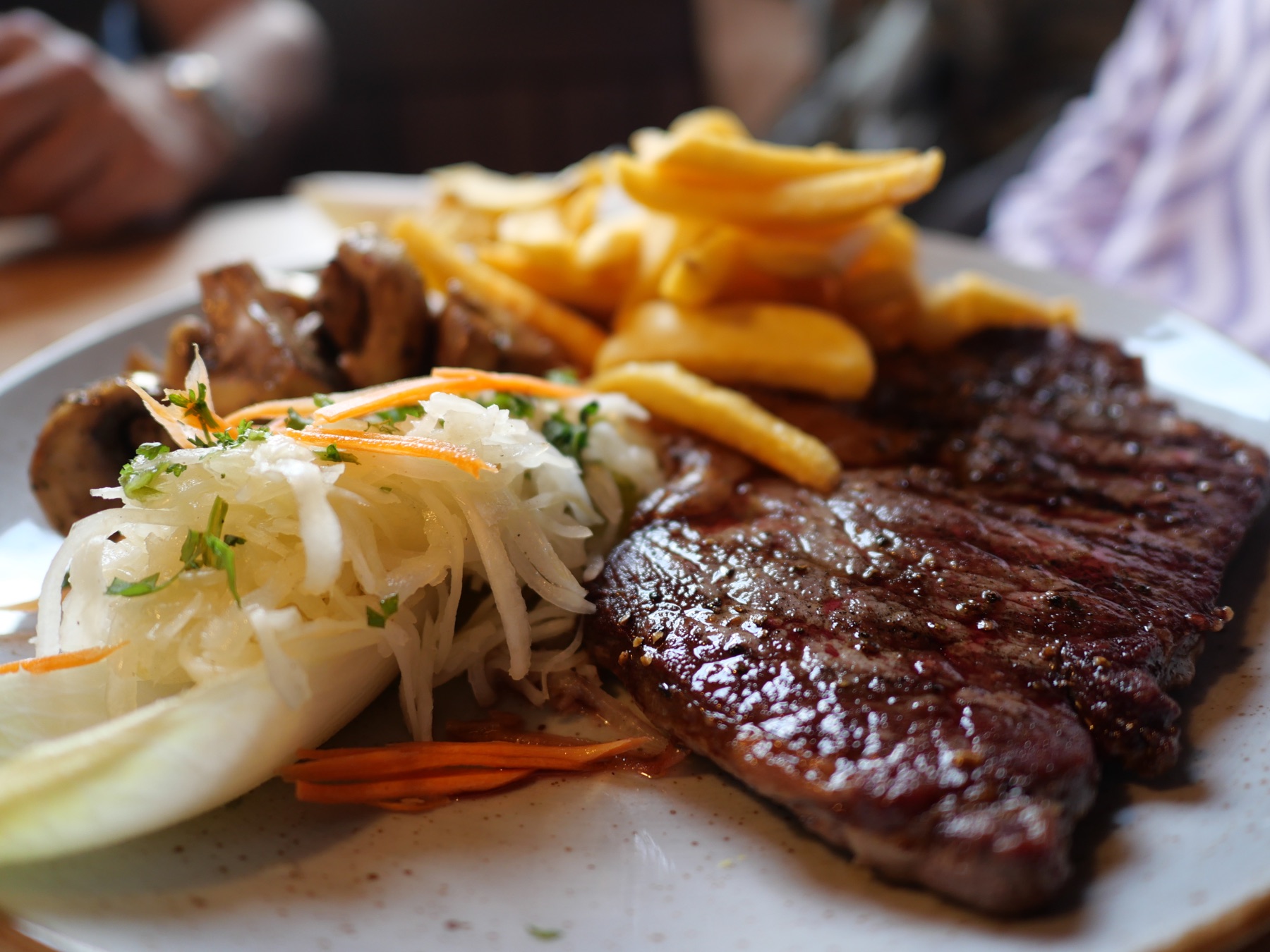 Regional zubereitetes Steak im Gasthaus Justus